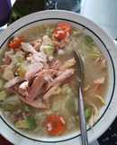 Caldo de pollo delicioso