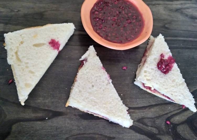 Steps to Make Yummy Pomegranate jam with bread