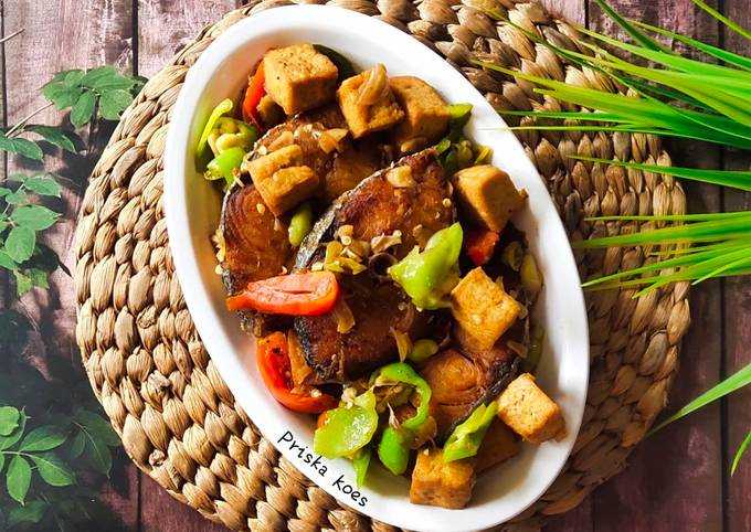 Resep Tumis Ikan Tenggiri Tahu Kecap Cabai Hijau Oleh Priska Koes Cookpad