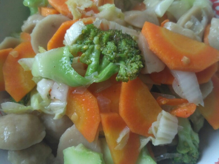 Resep Tumisan pelangi (brokoli,wortel, sawi putih,bakso) yang Sempurna