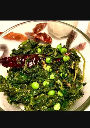 মটরশুঁটি দিয়ে পালংশাক ভাজা (Motorshuti diye Palong Shaak Bhaja Recipe in Bengali) রেসিপির প্রধান ছবি