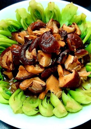 Hình của món Cải thìa xào nấm đông cô.