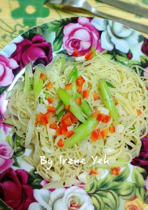 蒜香義大利細麵(五辛素) 的食譜成品照片