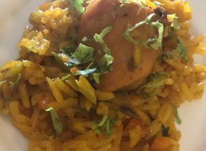 Una foto de Arroz con pollo domingo familiar
