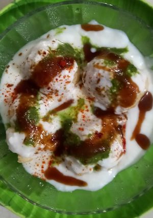 दही वडे (Dahi Vada Recipe In Marathi) रेसिपी चे मुख्य फोटो
