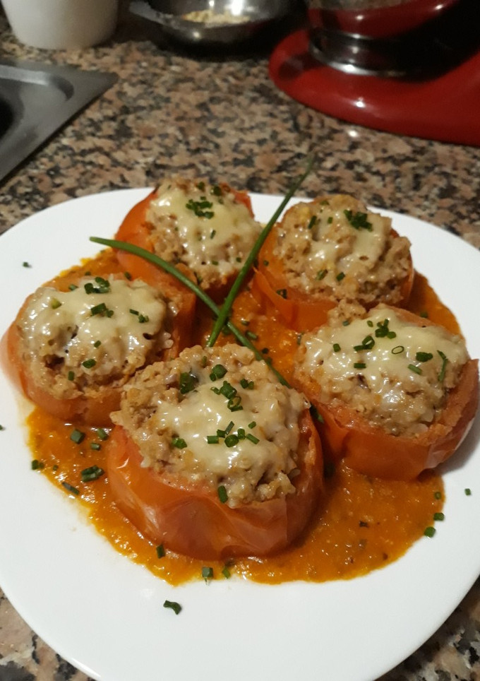 Una foto de Tomates rellenos con arroz y frutos secos
