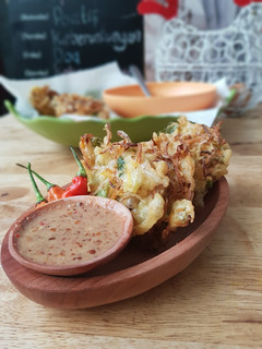 Foto resep Bakwan sayur kriuk krenyes-krenyes dengan sambal kacang pedas
