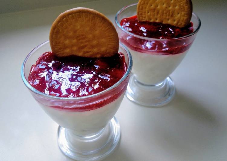 Panna cotta de limón🍋 y galletas con confitura de fresas 🍓