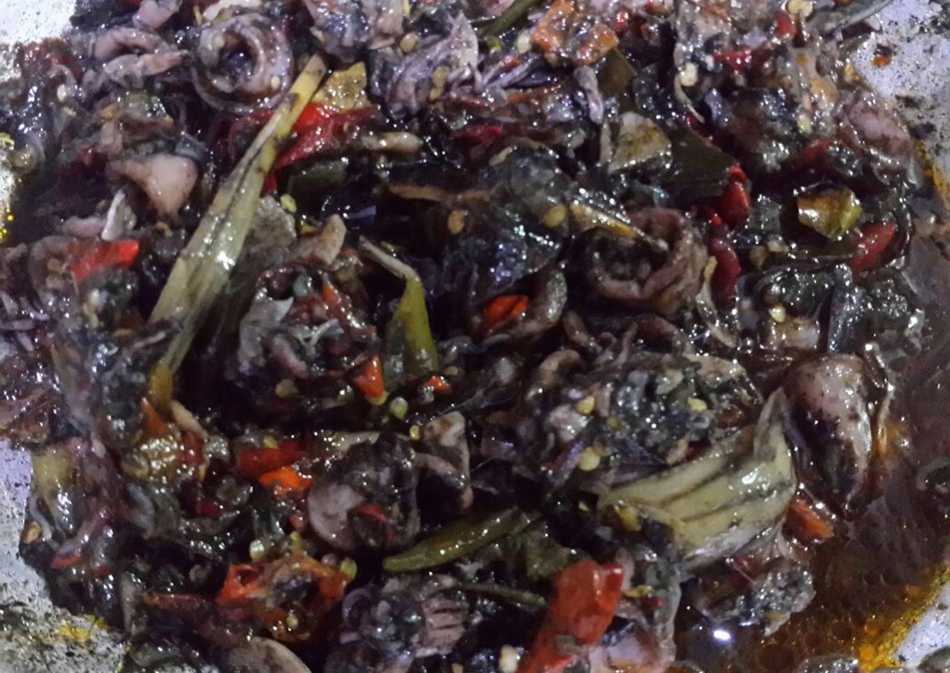 Пржене зачињене црне лигње