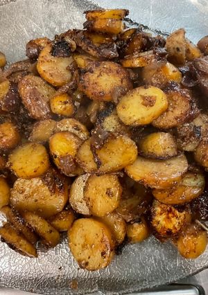 Une photo de Pommes de terre sautées à l'oignon rouge