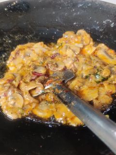 चीझ गार्लीक मशरूम (cheese garlic mushroom recipe in marathi) रेसिपी चे मुख्य फोटो