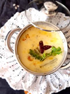 ગુજરાતી કઢી (Gujarati Kadhi Recipe In Gujarati) રેસીપી મુખ્ય ફોટો