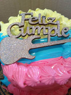 Una foto de Torta de cumpleaños (drip cake)