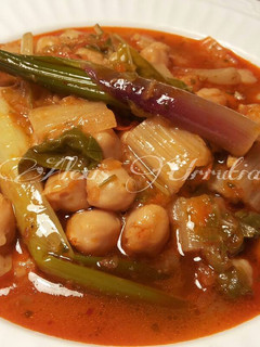 Una foto de Garbanzos con acelgas y cebolletas al dente