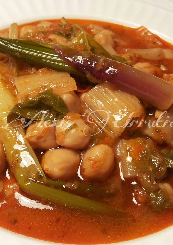Una foto de Garbanzos con acelgas y cebolletas al dente