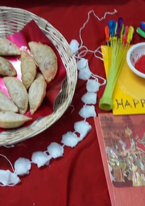 खसखस भरी गुजियां (Khuskhus bhari Gujiyan recipe in hindi) रेसिपी मुख्य फोटो