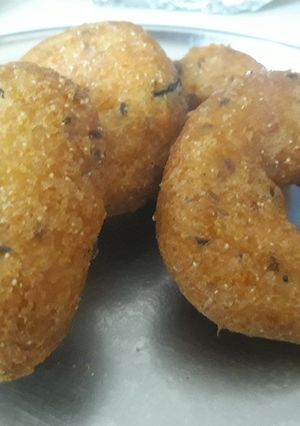 A picture of Urad Vada.