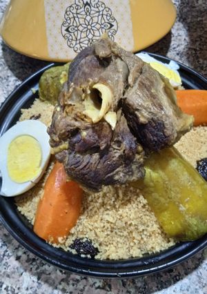 Une photo de Couscous de blé complet à la viande d'agneau