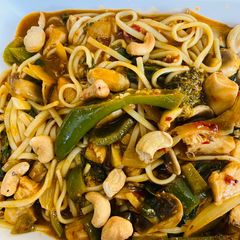 A picture of Thai noodles.