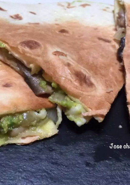 Una foto de Quesadillas de champiñones con guacamole