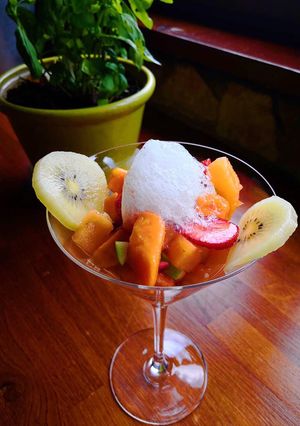 Una foto de Frutas de primavera con aire de limón