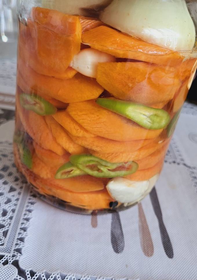 Маринована морква