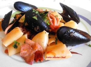 Foto di Paccheri con Calamari, Cozze e Pomodorini