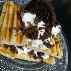 A picture of Ice-cream Sandwich.