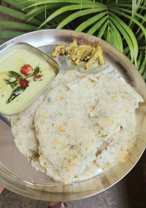 अक्की रोटी और नारियल चटनी (akki roti & coconut chutney recipe in Hindi) रेसिपी मुख्य फोटो