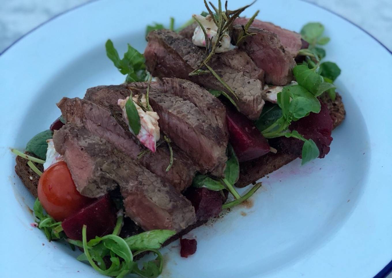 Steak SmÃ¸rrebrÃ¸d (Danish open sandwich) ðŸ‡©ðŸ‡° ðŸ¥©