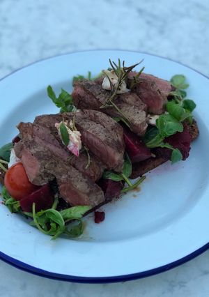 A picture of Steak Smørrebrød (Danish open sandwich) 🇩🇰 🥩.
