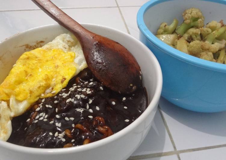 Simple jjajangmyeon