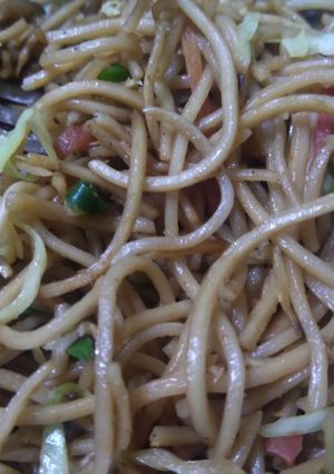 चाउमीन (chowmein recipe in Hindi) रेसिपी मुख्य फोटो