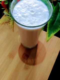 A picture of Banana and dates shake.