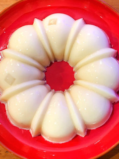 A picture of Pudding sirsak (Soursop pudding).