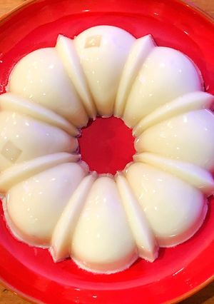 A picture of Pudding sirsak (Soursop pudding).