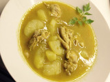 Patatas guisadas con pollo y verduras