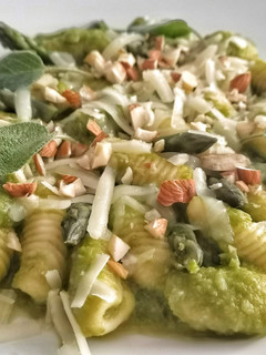Foto di Malloreddus con asparagi, pecorino fresco, mandorle e salvia