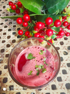 गाजर और चुकंदर का जूस (Gajar aur chukandar ka juice recipe in Hindi) रेसिपी मुख्य फोटो