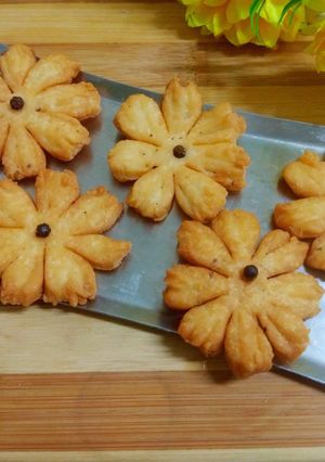 A picture of Flower shape mathri with wheat flour.