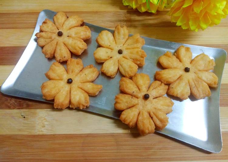 Flower shape mathri with wheat flour