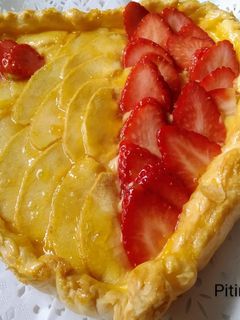 Una foto de Hojaldre Corazón de fruta y flan