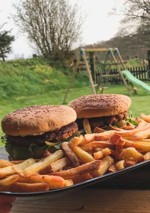 O poză a rețetei Burgeri cu cartofi la cuptor 🍔🍟.