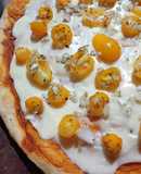 Pizza con cherrys amarillos