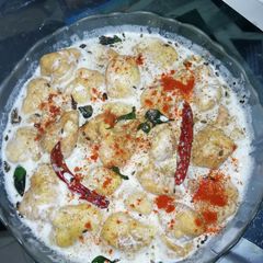A picture of Dahi phulki.