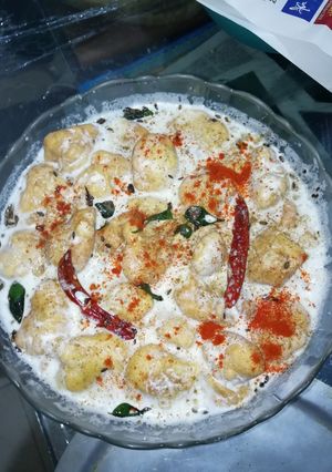 A picture of Dahi phulki.