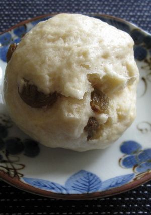 A picture of Steamed Sultana Buns.