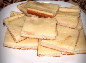 Una foto de Torta de jamón y queso con masa licuada