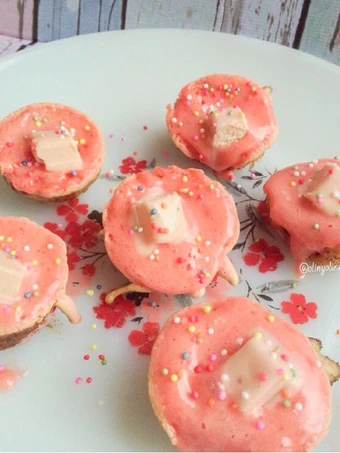 Cara Mudah Menyiapkan Resep  Kue Cubit Red Velvet + Kitkat Stroberi by @olinyolina yang Lezat, Lezat Sekali