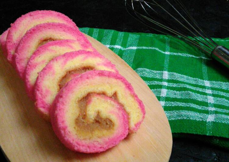 Bolu Gulung strawberi selai nanas